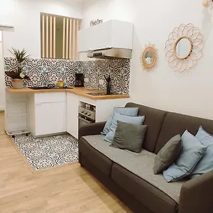 https://studio-la-ciotat-les-anges-du-vieux-port.fr-provencehotel.com